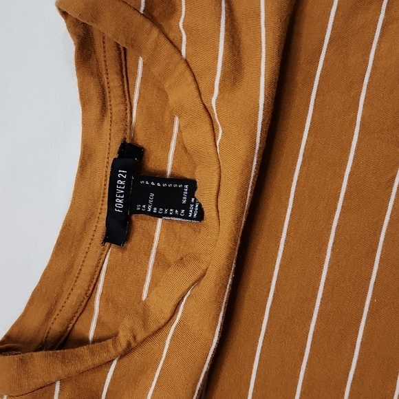 FOREVER 21 oversized crop top - Picture 2 of 2